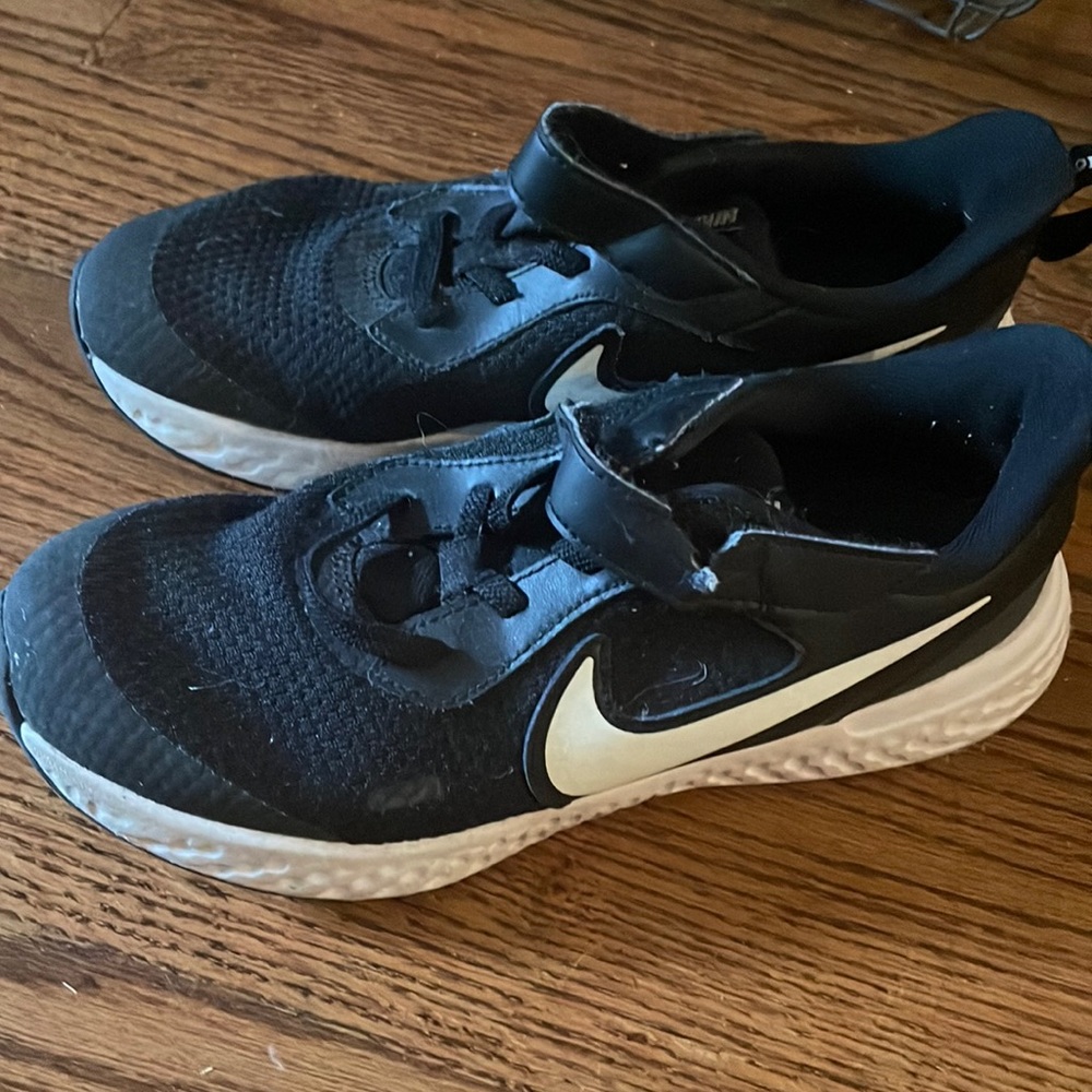 Nike Revolution Kids Size 3Y